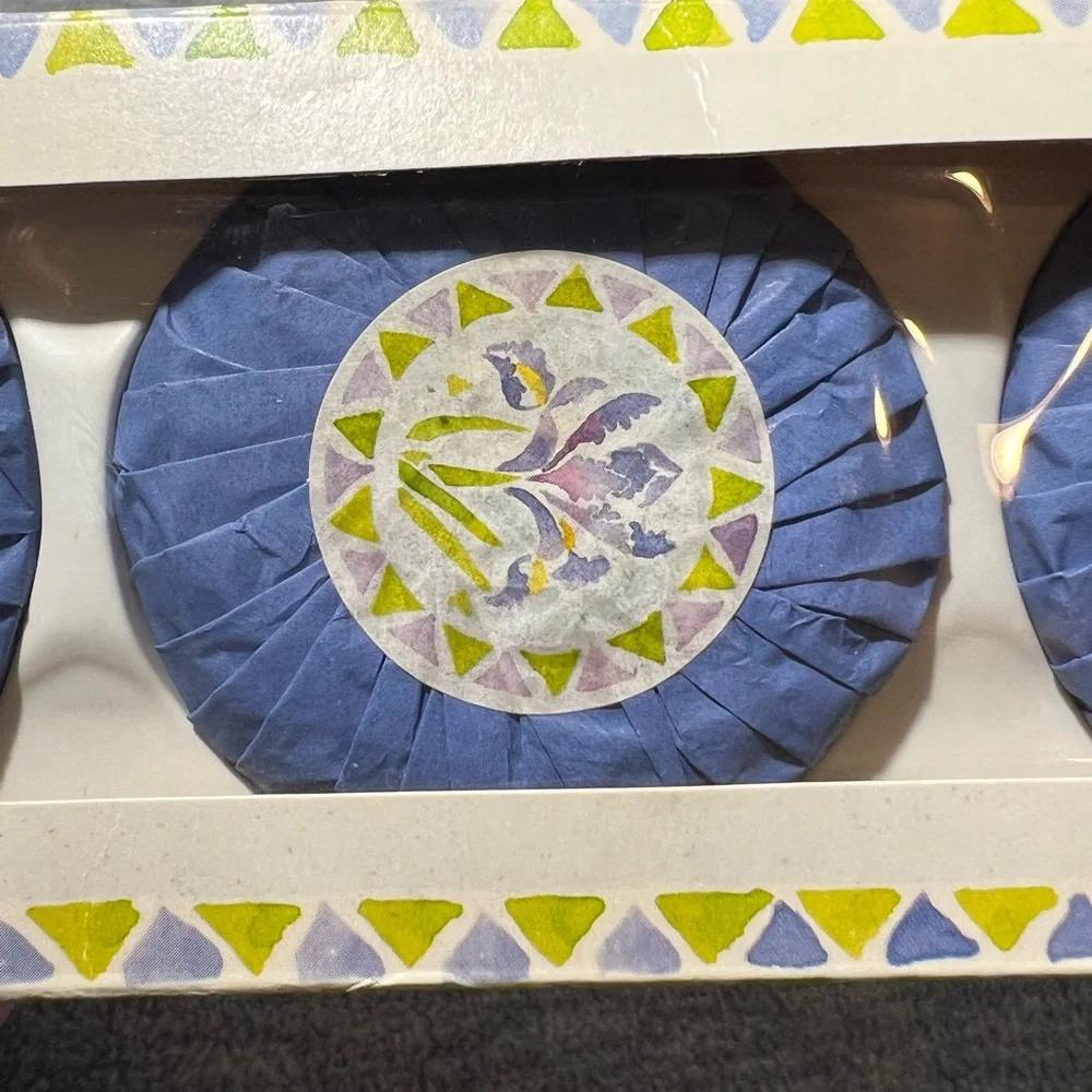 Country Gate Iris Fine Soaps Set Of 3 Made in England Vintage 2.62oz Wrapped New